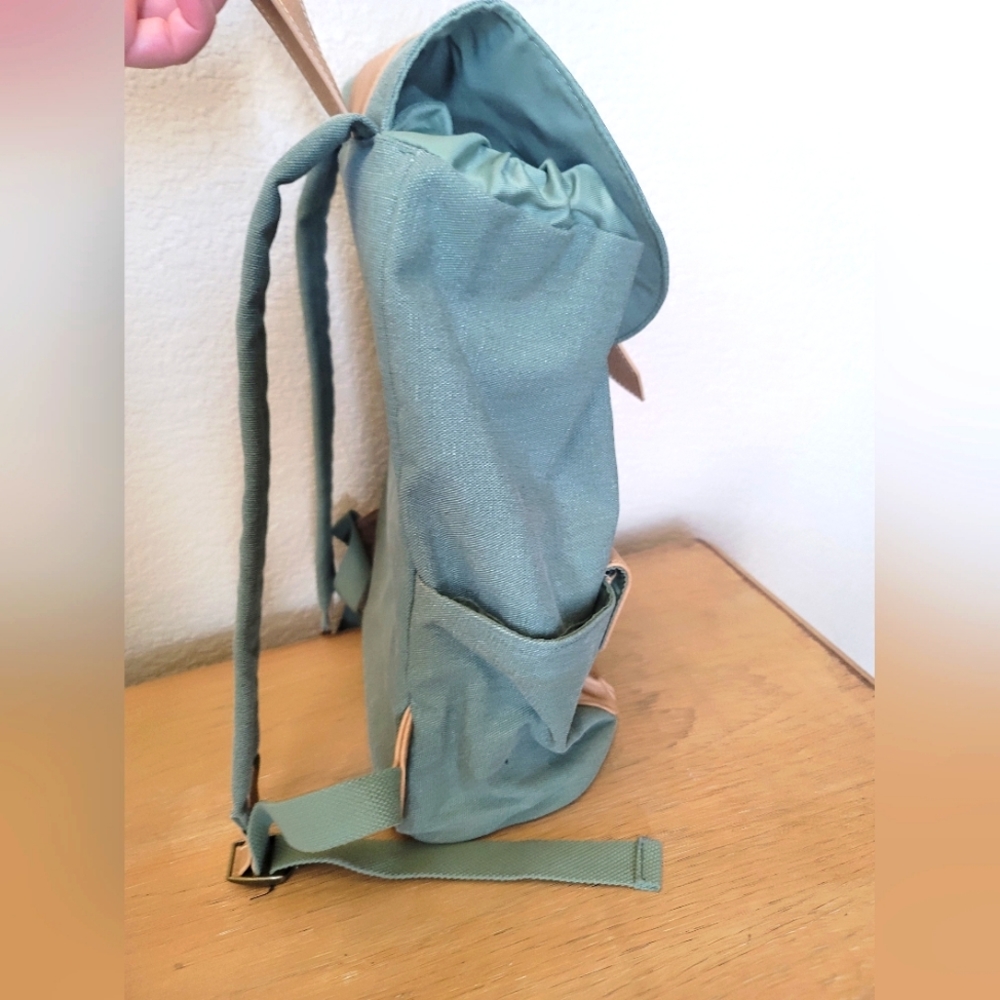 Like New Universal Thread Backpack - image 4